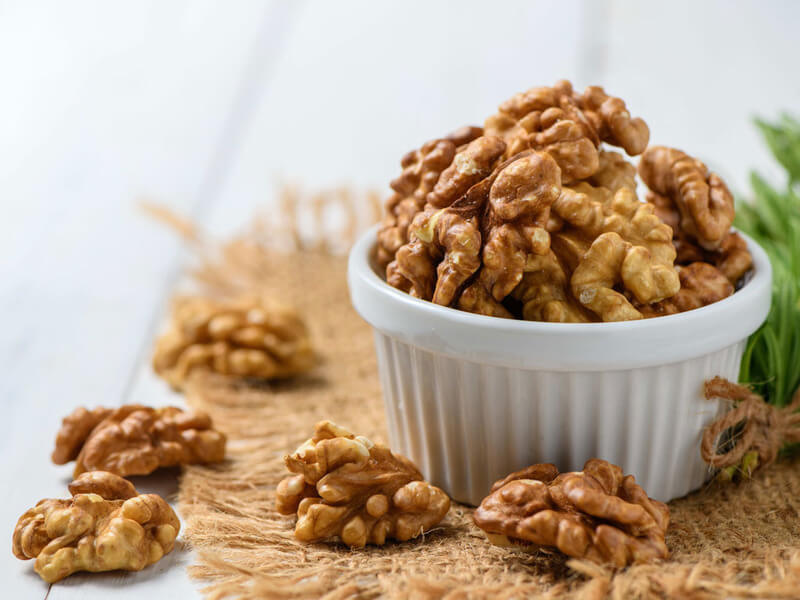 Hạt óc chó chưng yến