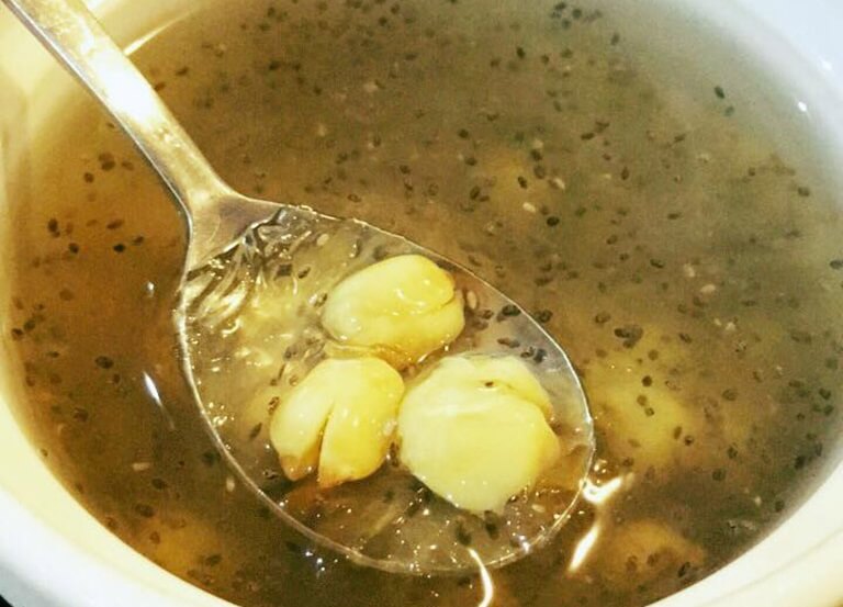 Yến chưng hạt chia và hạt sen