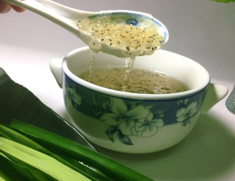 Yến chưng với hạt chia lá dứa