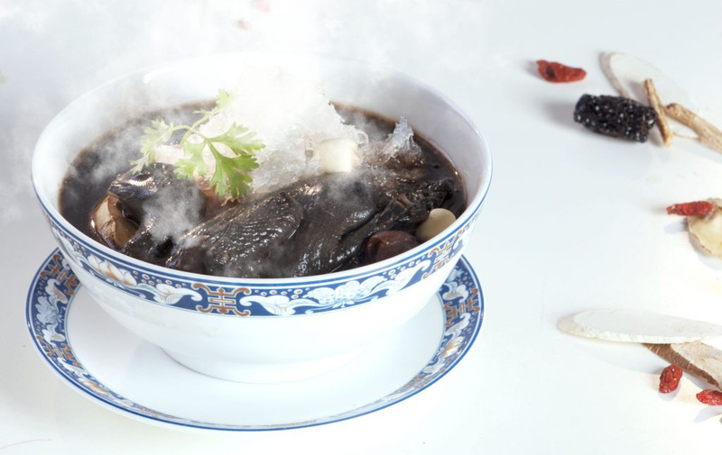 Cháo tổ yến với thịt gà ác