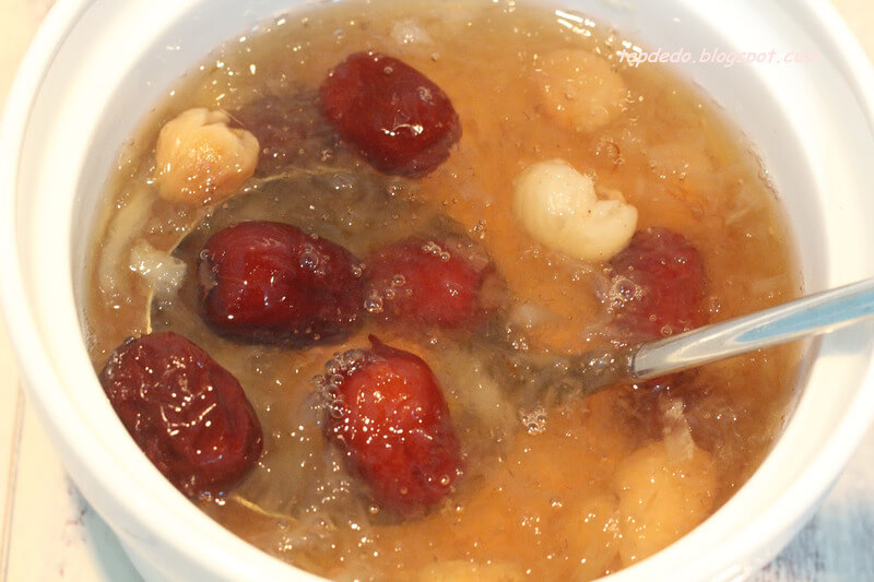Chè yến hạt sen táo đỏ