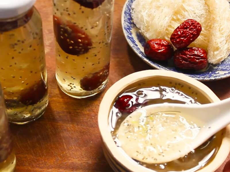 Yến chưng hạt chia táo đỏ
