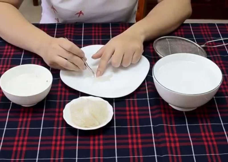Cách nhặt lông yến bằng dầu ăn đúng chuẩn kỹ thuật