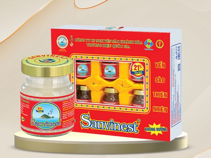 Hộp và lọ yến sào Sanvinest không đường, thương hiệu Khánh Hòa, nổi bật với màu đỏ và vàng.