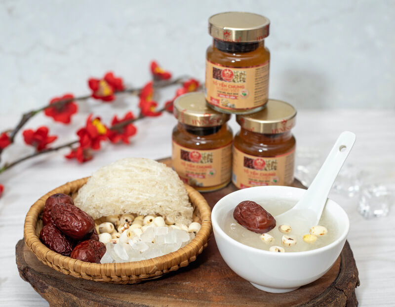 Yến chưng táo đỏ hạt sen